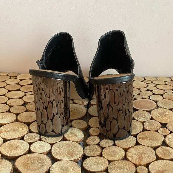 Matt and Nat heel - Picture 2 of 5